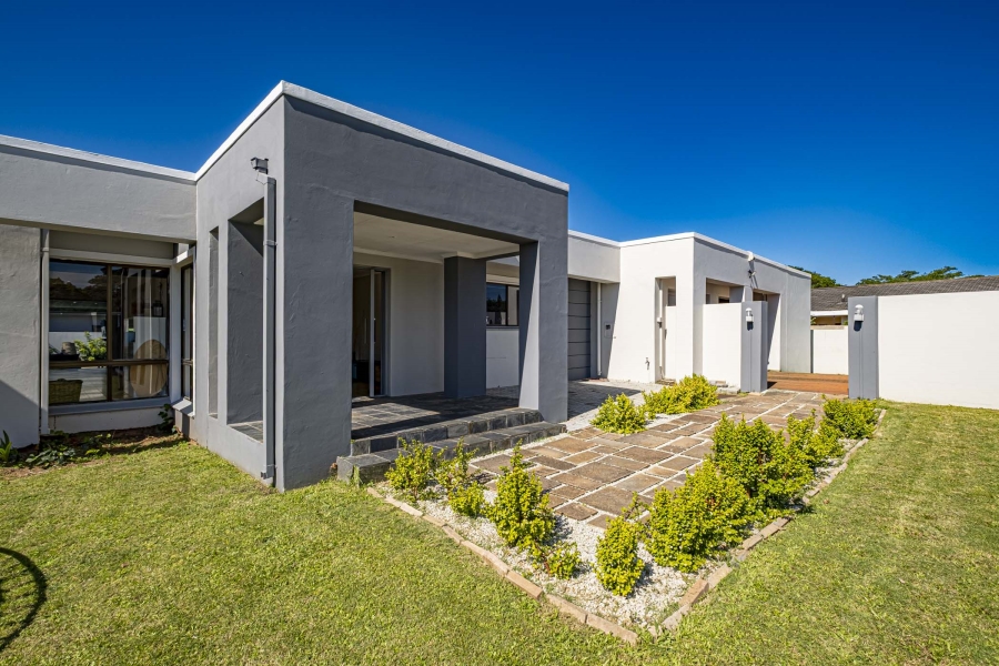 4 Bedroom Property for Sale in Summerstrand Eastern Cape